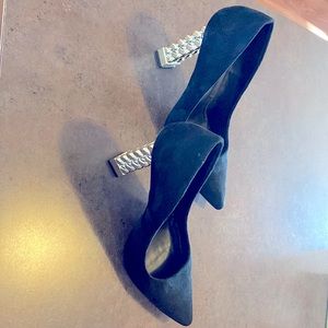 Womens pumps with a beautiful gold heel